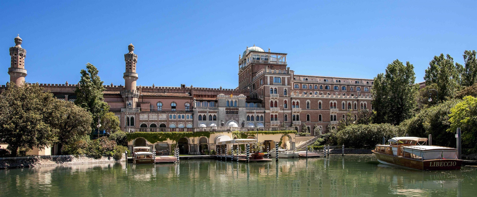 esterno hotel excelsior venezia lido cinque stelle lusso resort arredi realizzati dal gruppo rodi 
