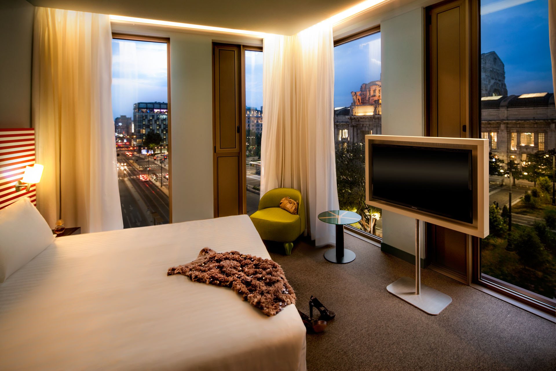 luci camera da letto progetto contract hotel glam Milano stazione centrale quattro stelle lusso arredi realizzati dal gruppo rodi 