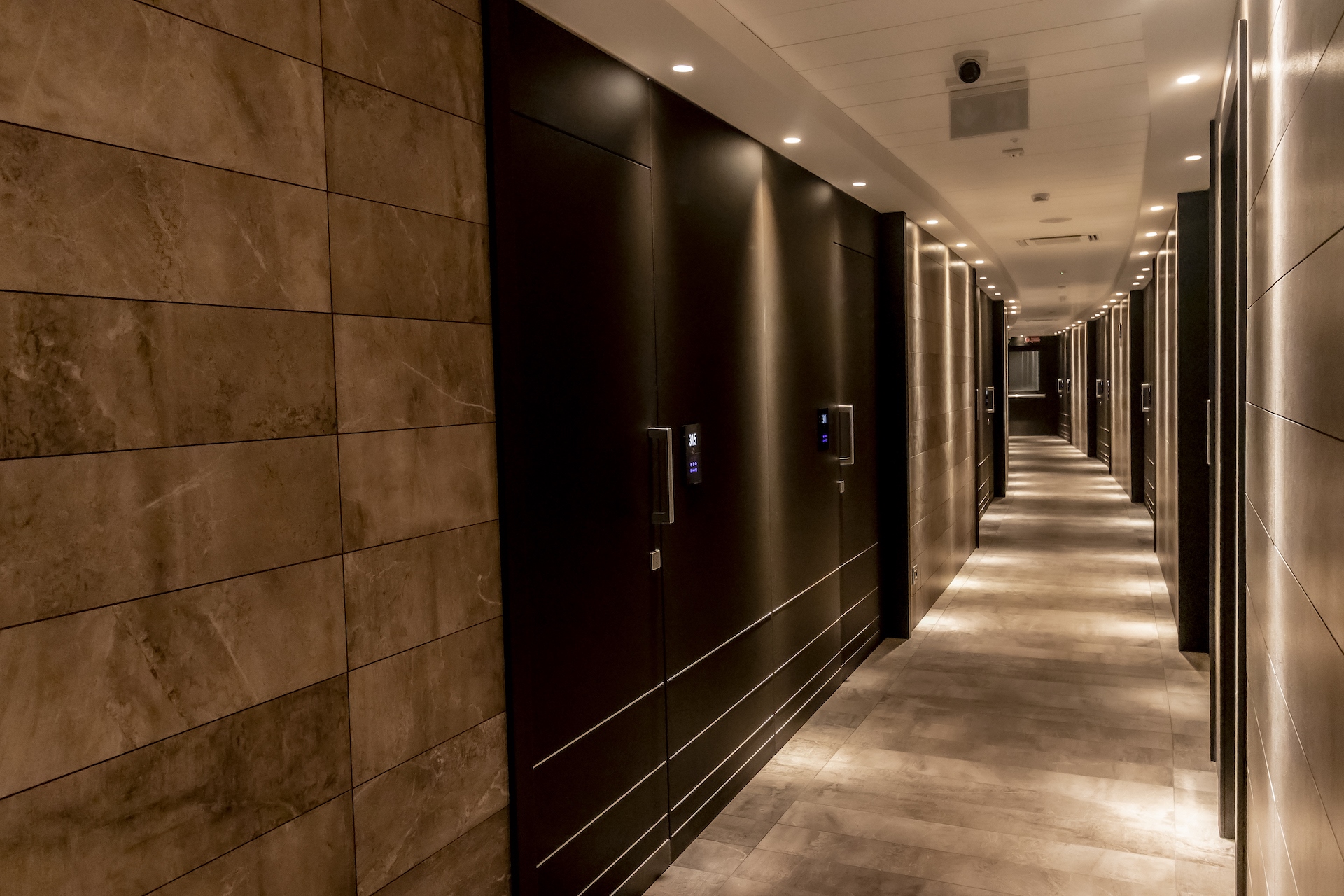 corridoio camere arredo di lusso contract per Hotel Salina di Taranto realizzato dal Gruppo Rodi