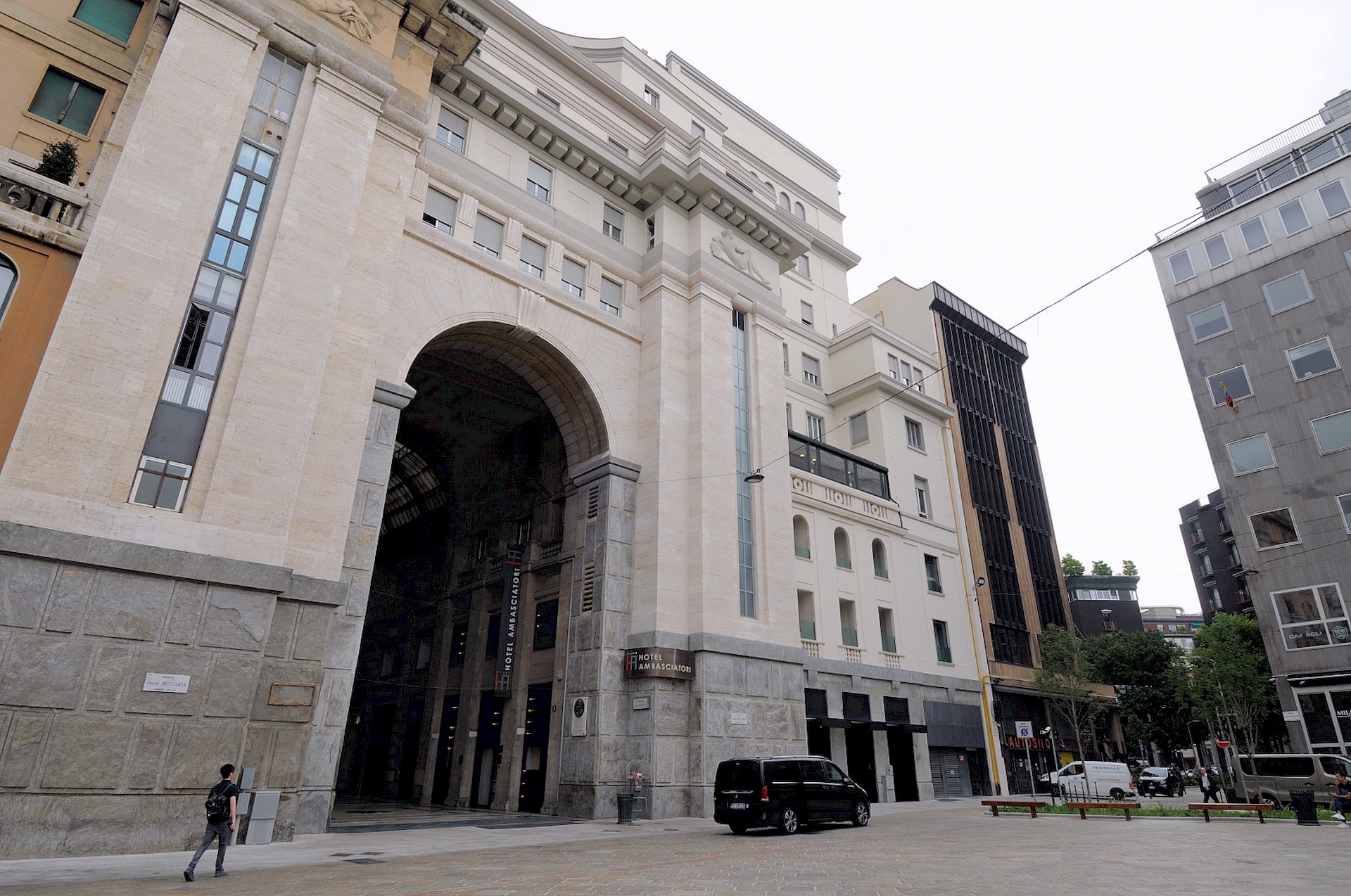 ingresso palazzo vista duomo Ih hotel Milano ambasciatori lavoro realizzato dal gruppo rodi 