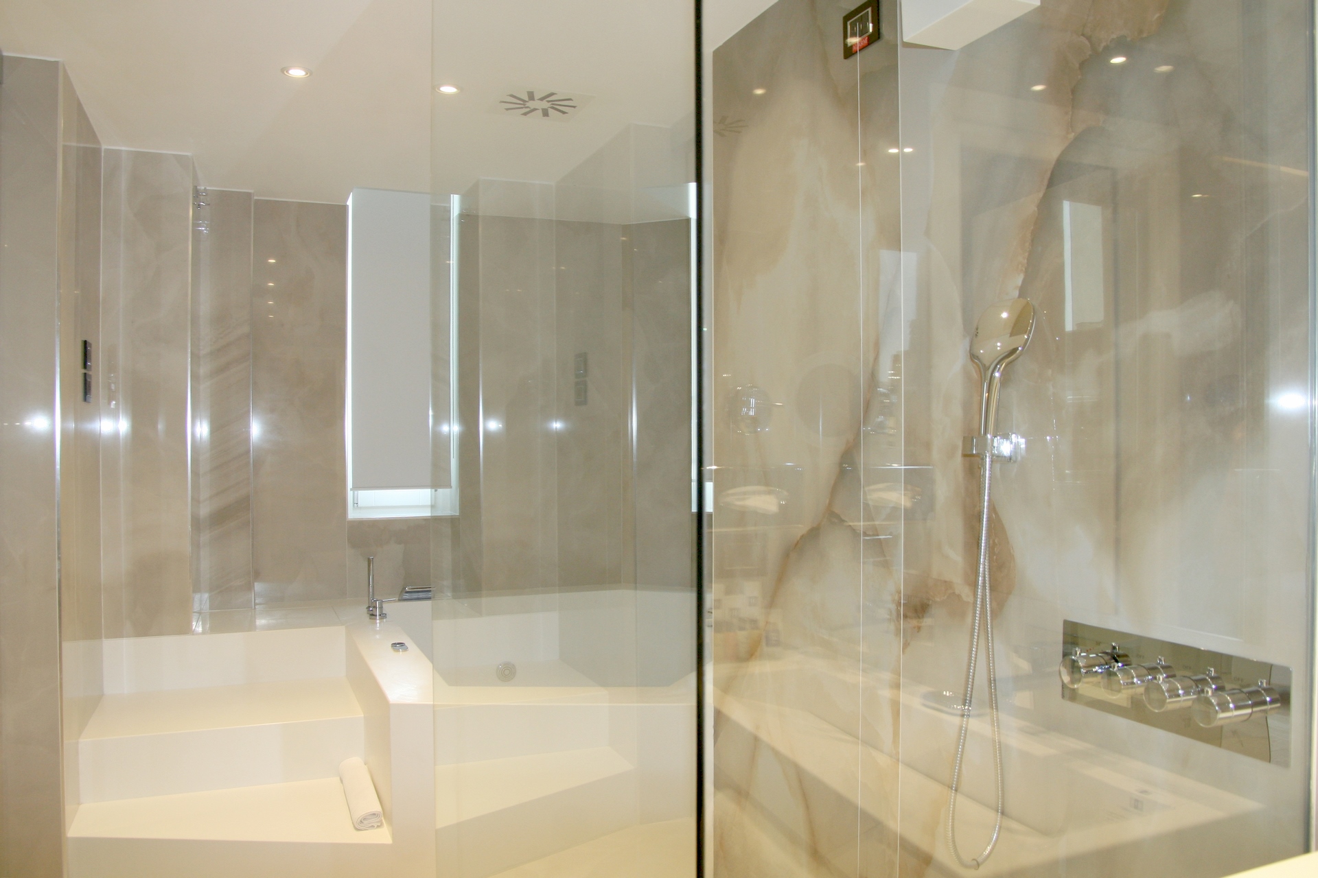 bagno doccia marmo albergo luxury Ih hotel Milano ambasciatori lavoro realizzato dal gruppo rodi 