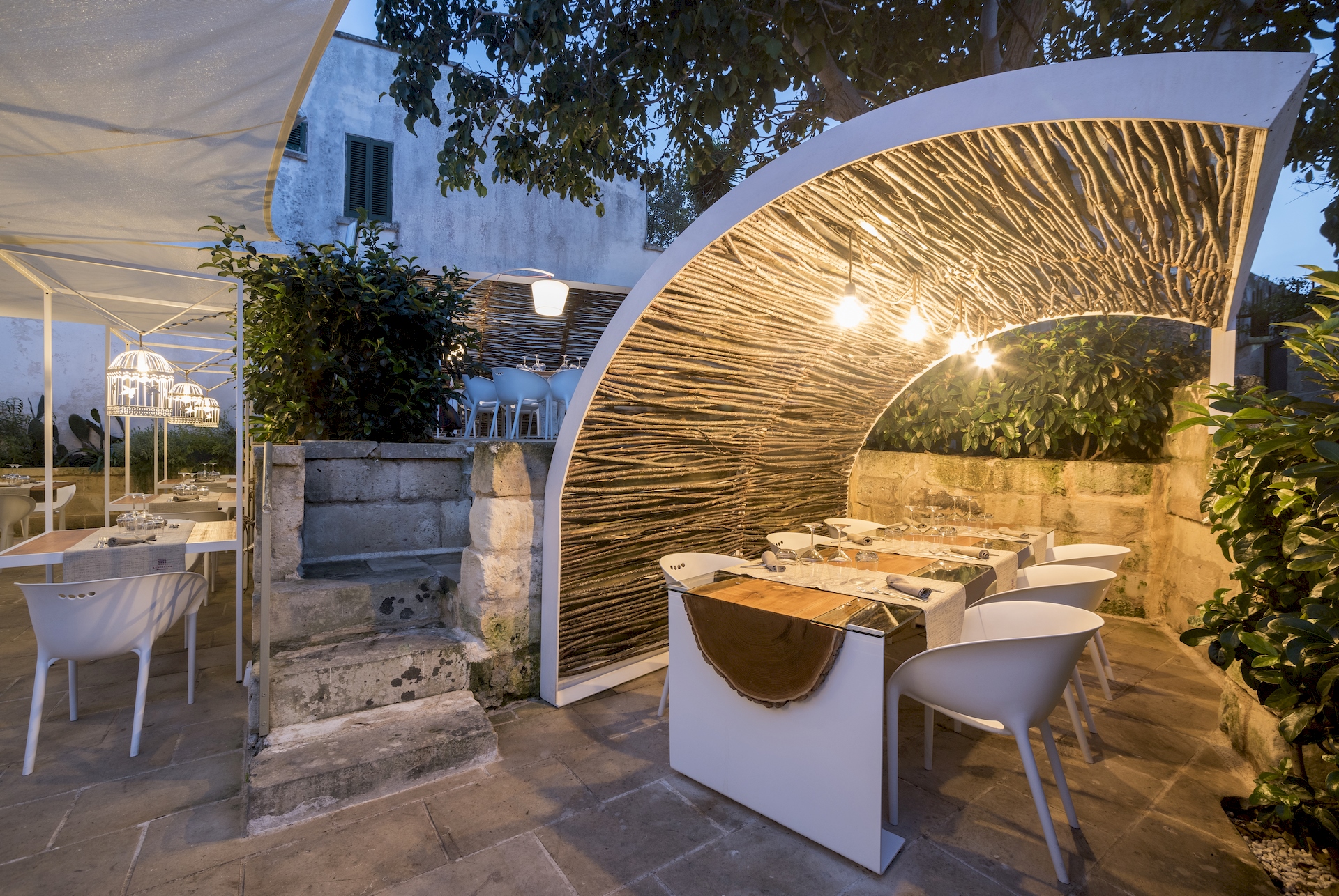 giardino arredamento locale arborvitae ristorante lusso otranto realizzato da gruppo rodi 