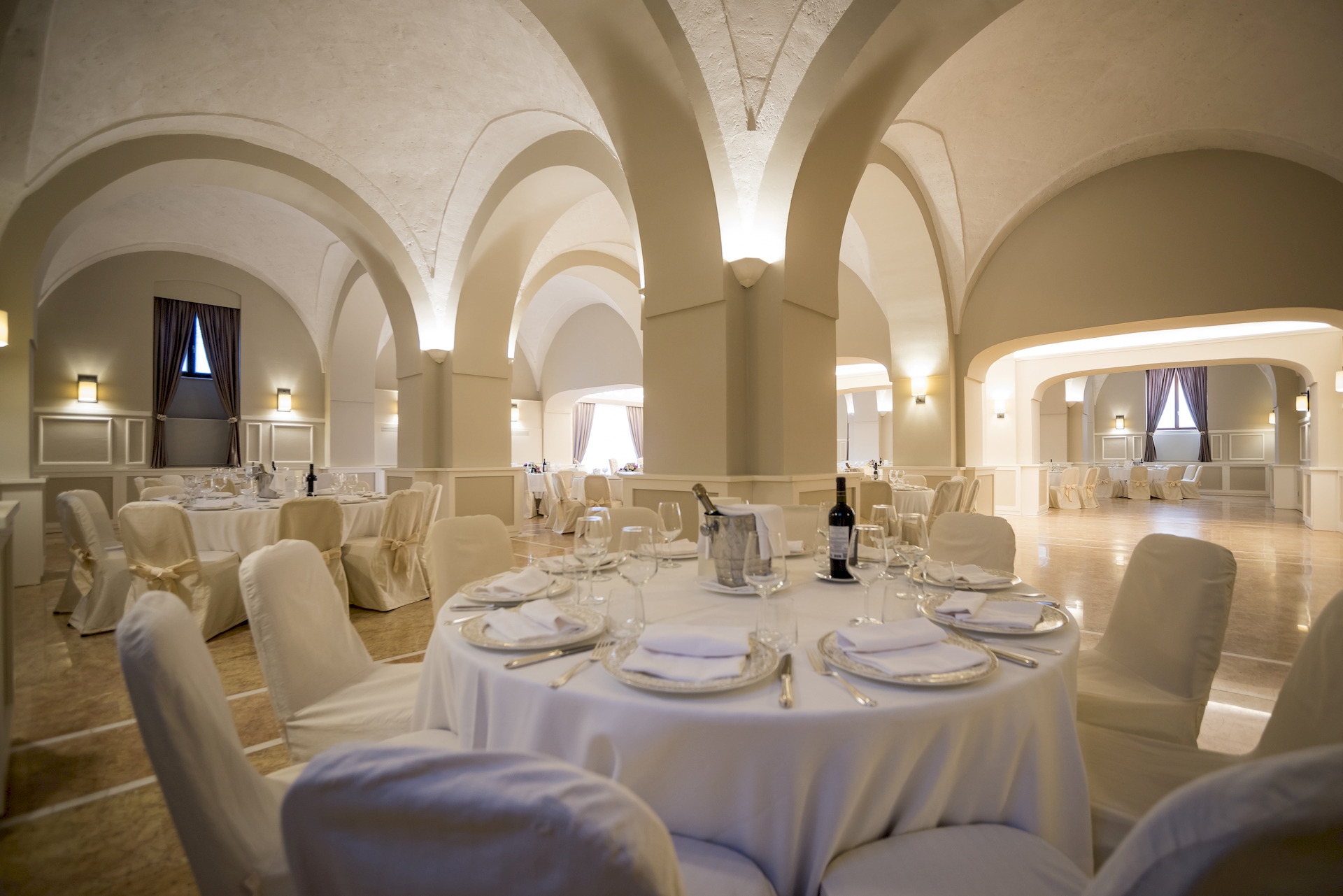 sala ristorante casa isabella exclusive hotel mottola taranto lavoro realizzato dal gruppo rodi  