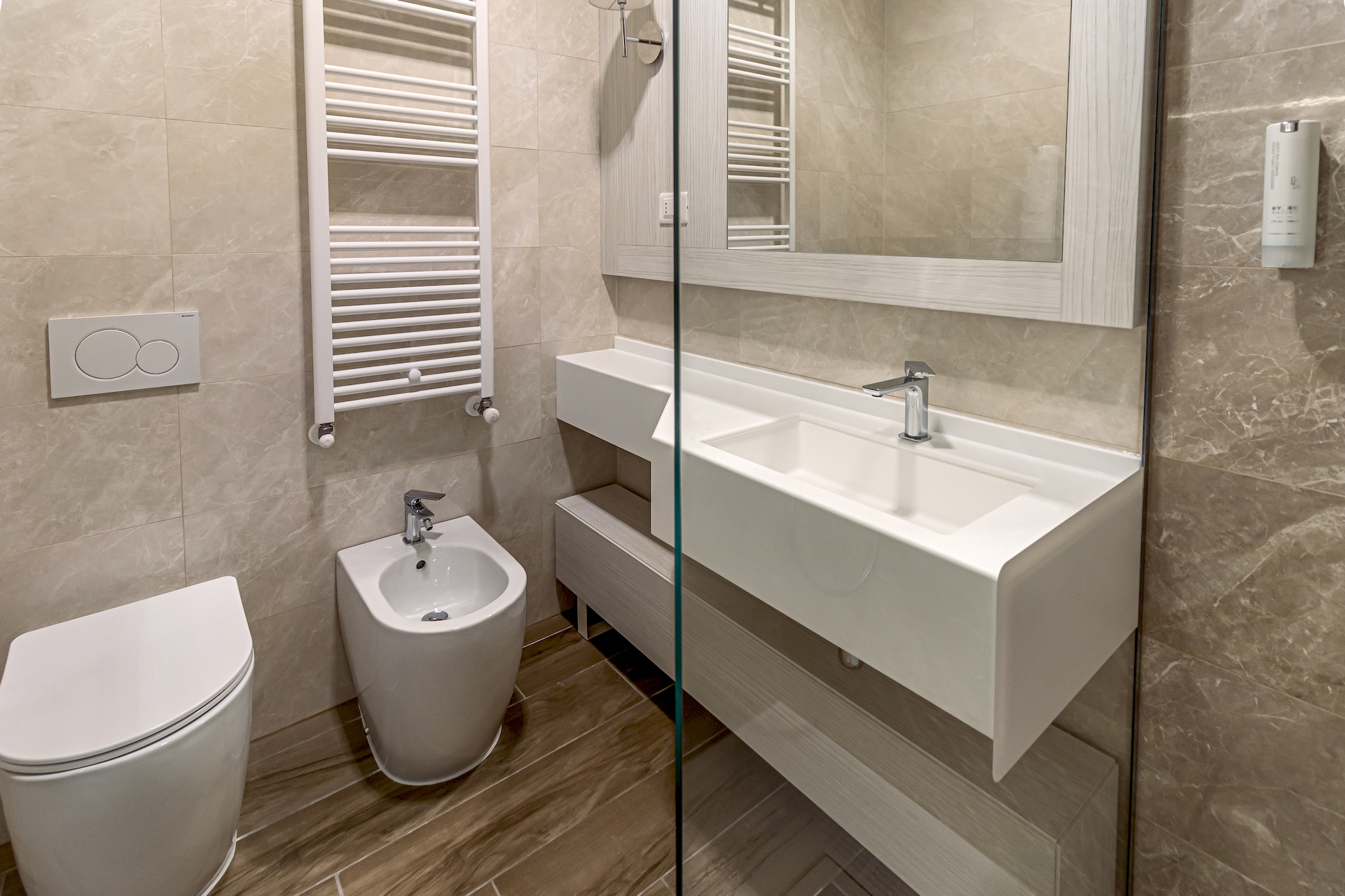 arredo bagno interni contract design su misura Hotel Adriatico Tricarico Lecce Salento Puglia