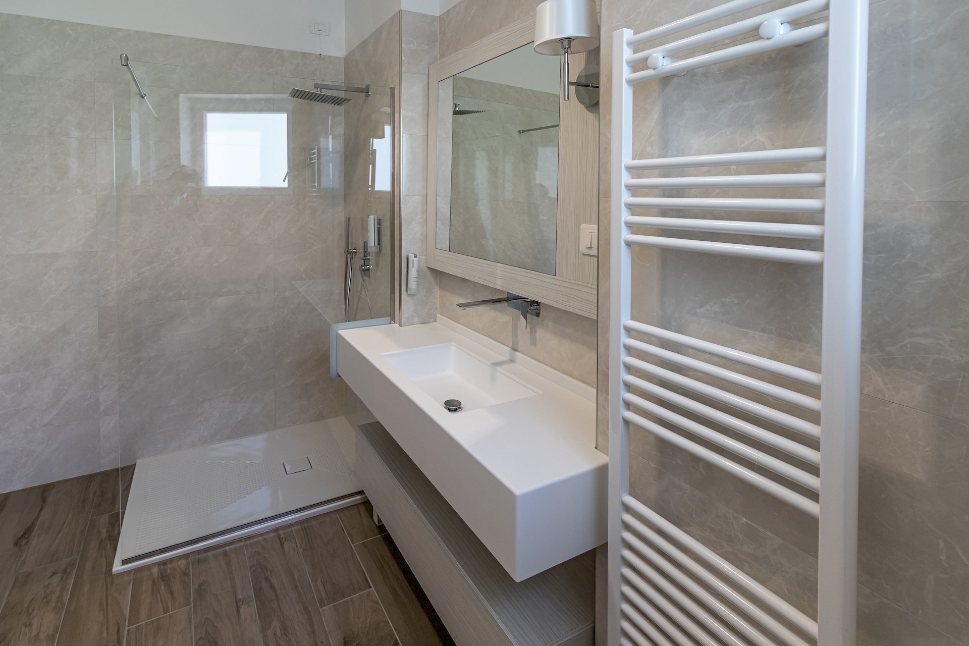 arredo bagno interni contract design su misura Hotel Adriatico Tricarico Lecce Salento Puglia