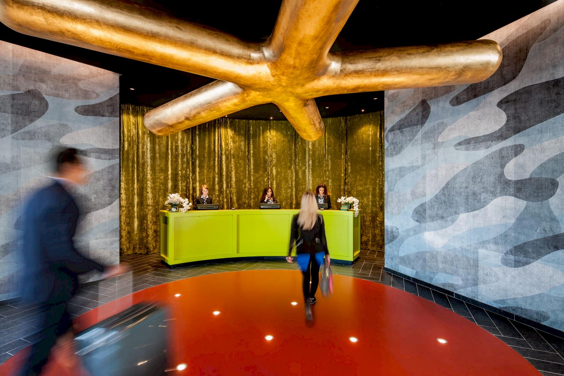 ingresso banco reception hotel glam Milano stazione centrale quattro stelle lusso arredi realizzati dal gruppo rodi 