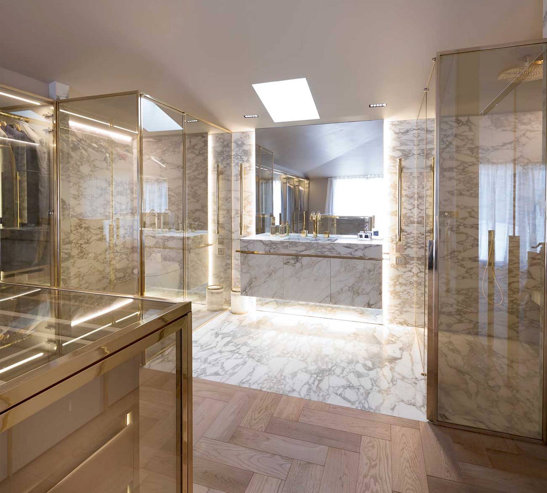 tbagno marmo oro doccia lavandino interior design la villa sul palazzo attico luxury ramon estive architetto roma lavoro realizzato dal gruppo rodi 