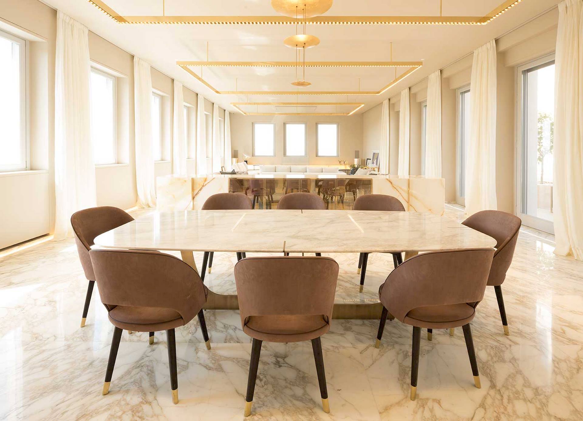 tavolo con sedie sala appartamento la villa sul palazzo attico luxury ramon estive architetto roma lavoro realizzato dal gruppo rodi 