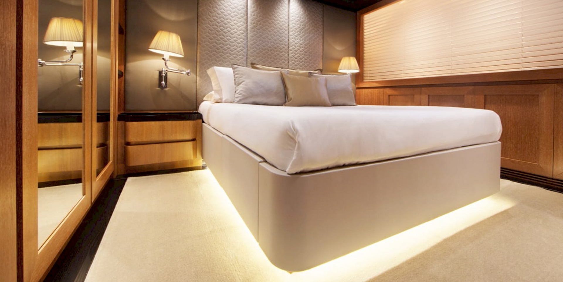 camera da letto lusso Beatrix luxury yacht imbarcazione lusso arredata dal Gruppo Rodi