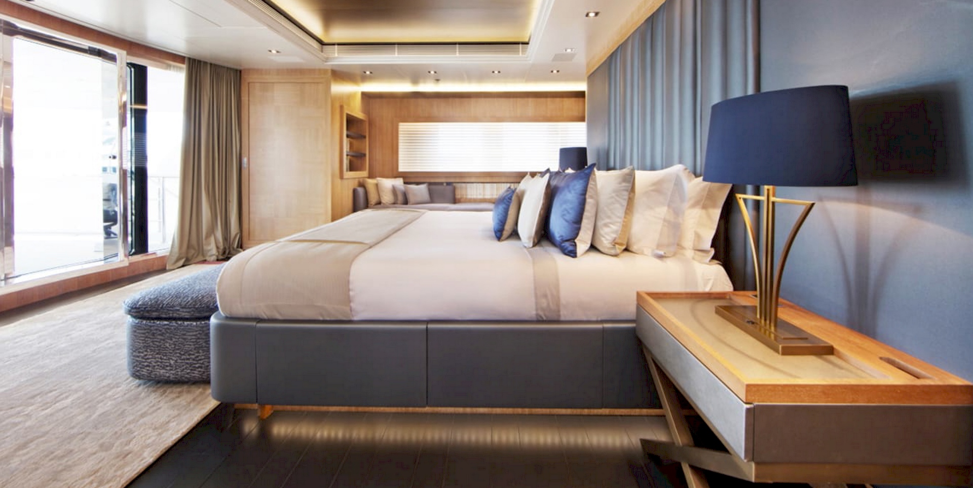 dettagli design lampada camera letto matrimoniale beatrix luxury yacht imbarcazione lusso arredata dal gruppo rodi