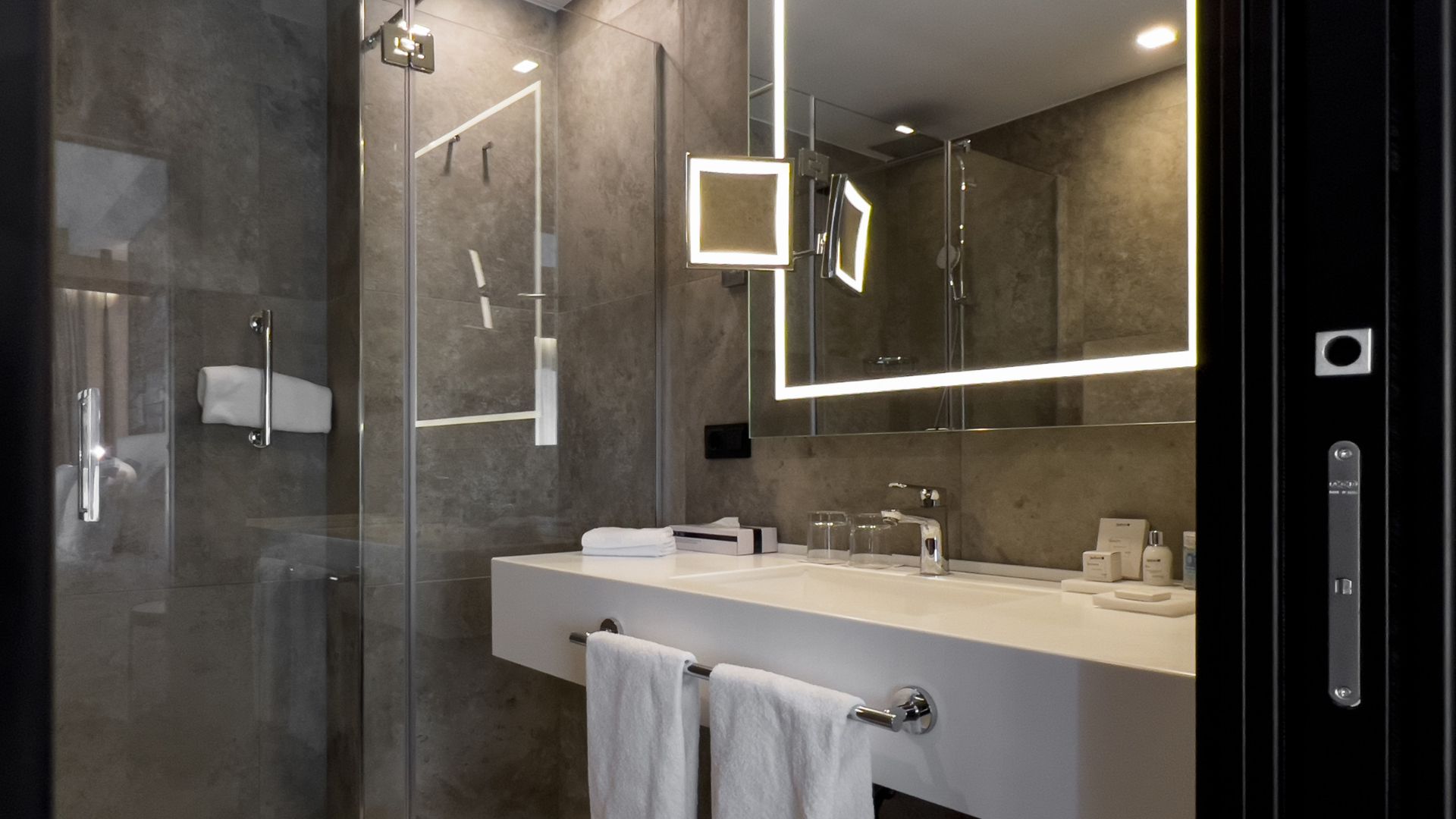 arredo bagno interno hotel Radisson Blu Ritz contract luxury Roma design Gruppo Rodi