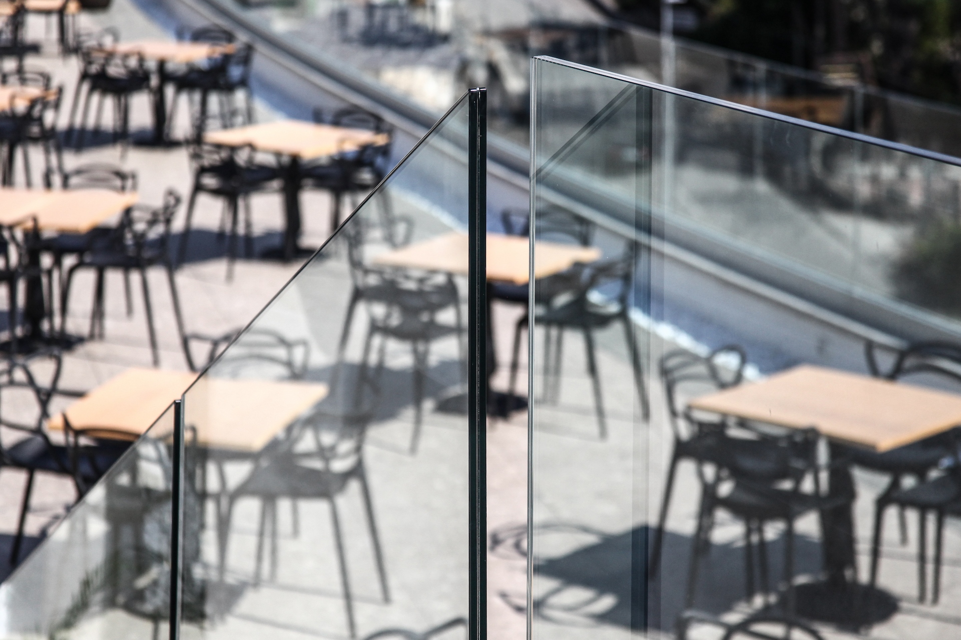 vetri terrazza arredo di lusso contract per Hotel Salina di Taranto realizzato dal Gruppo Rodi
